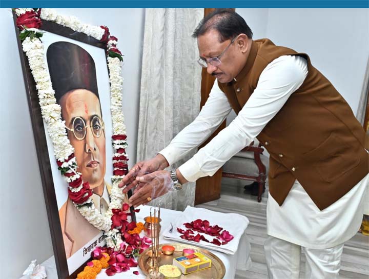 वीर सावरकर की पुण्यतिथि पर मुख्यमंत्री ने अर्पित की श्रद्धांजलि वीर सावरकर की पुण्यतिथि पर मुख्यमंत्री ने अर्पित की श्रद्धांजलि