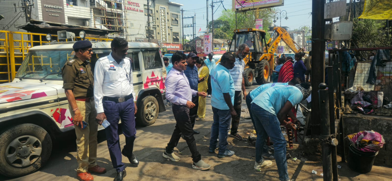 जनहित में अभियान चलाकर करवाया गया अतिक्रमणमुक्त, लगभग 23 अवैध ठेले हटाए गए जनहित में अभियान चलाकर करवाया गया अतिक्रमणमुक्त, लगभग 23 अवैध ठेले हटाए गए