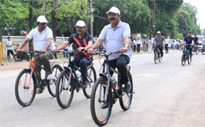 उप मुख्यमंत्री अरुण साव ने सायकल चलाकर फिट रहने और पर्यावरण संरक्षण का दिया संदेश उप मुख्यमंत्री अरुण साव ने सायकल चलाकर फिट रहने और पर्यावरण संरक्षण का दिया संदेश