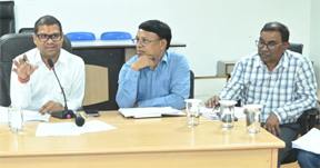 भिलाई निगम आयुक्त ने की समीक्षा बैठक, लंबित आवेदनों एवं विकास कार्यों में तेजी लाने के निर्देश भिलाई निगम आयुक्त ने की समीक्षा बैठक, लंबित आवेदनों एवं विकास कार्यों में तेजी लाने के निर्देश
