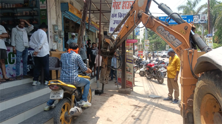 निगम जोन 10 क्षेत्र लालपुर एमएमआई हॉस्पिटल के सामने नाले पर निर्मित बड़े आकार के लगभग निगम जोन 10 क्षेत्र लालपुर एमएमआई हॉस्पिटल के सामने नाले पर निर्मित बड़े आकार के लगभग