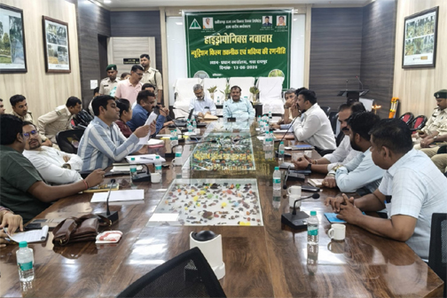 हाइड्रोपोनिक्स तकनीक से खेती का नया रास्ता हाइड्रोपोनिक्स तकनीक से खेती का नया रास्ता