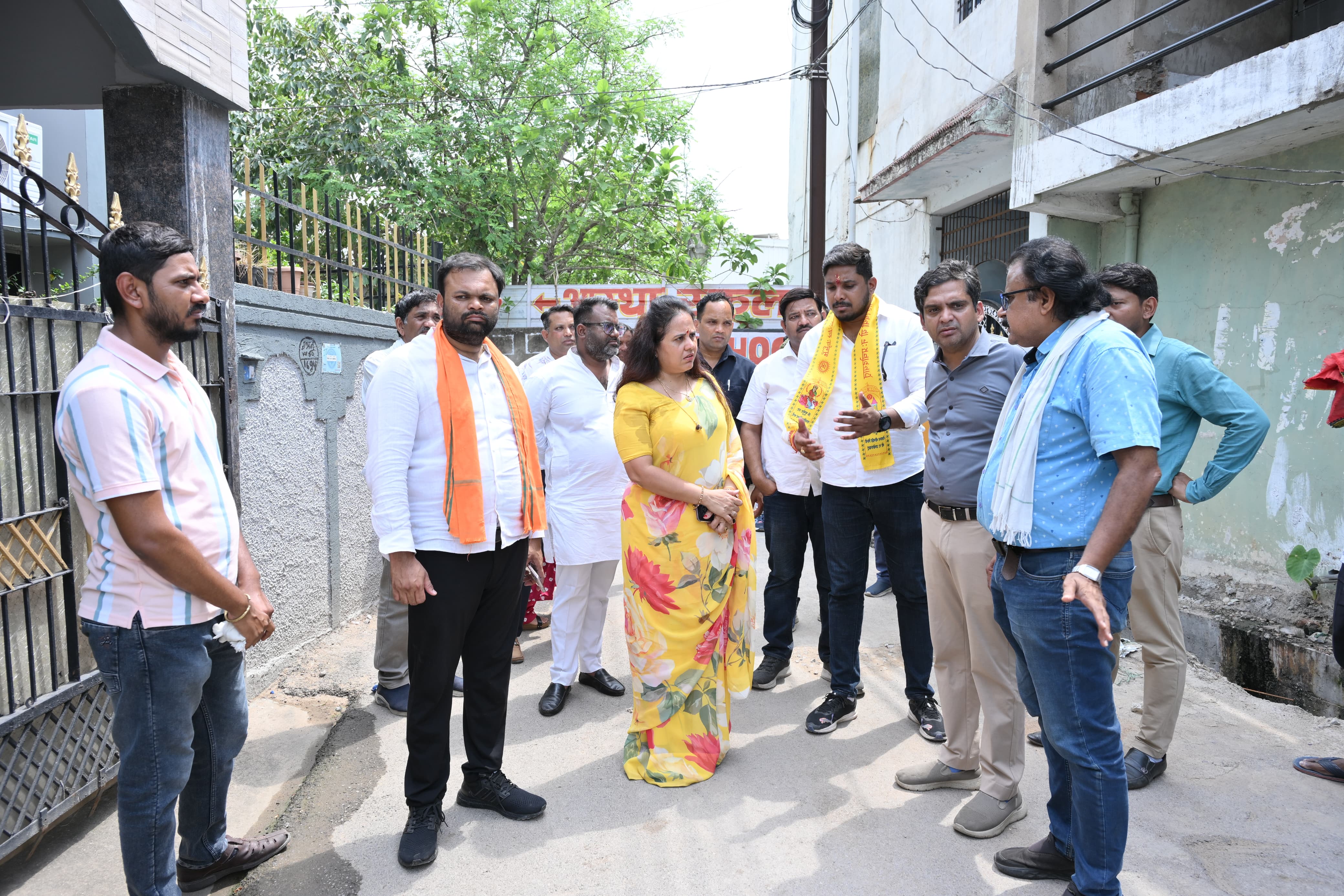 महापौर मीनल चौबे ने नाला निर्माण कार्य की प्रगति प्रत्यक्ष देखी महापौर मीनल चौबे ने नाला निर्माण कार्य की प्रगति प्रत्यक्ष देखी