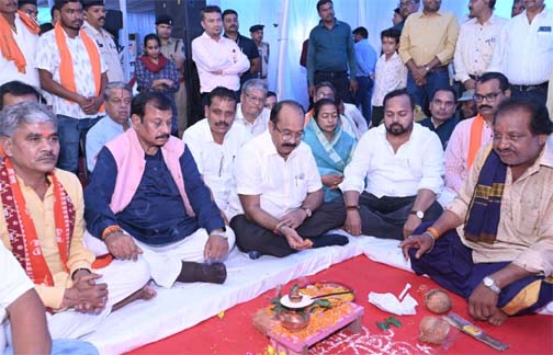 प्रधानमंत्री नरेंद्र मोदी की गारंटी और मुख्यमंत्री विष्णु देव साय के सुशासन से तेज गति से हो रहा विकास : अरुण साव प्रधानमंत्री नरेंद्र मोदी की गारंटी और मुख्यमंत्री विष्णु देव साय के सुशासन से तेज गति से हो रहा विकास : अरुण साव