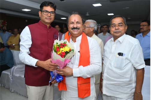 रायपुर विकास प्राधिकरण के नए उपाध्यक्ष डॉ. जय प्रकाश शर्मा ने संभाला पदभार रायपुर विकास प्राधिकरण के नए उपाध्यक्ष डॉ. जय प्रकाश शर्मा ने संभाला पदभार