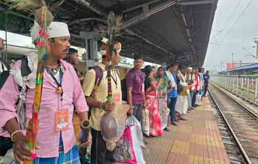 बदलते बस्तर का संदेश लेकर दिल्ली रवाना हुआ बस्तर का प्रतिनिधिमंडल बदलते बस्तर का संदेश लेकर दिल्ली रवाना हुआ बस्तर का प्रतिनिधिमंडल