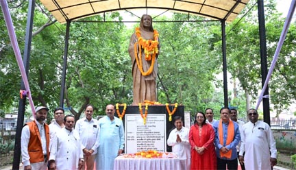 मिनीमाता को 54 वी पुण्यतिथि पर किया सादर नमन मिनीमाता को 54 वी पुण्यतिथि पर किया सादर नमन