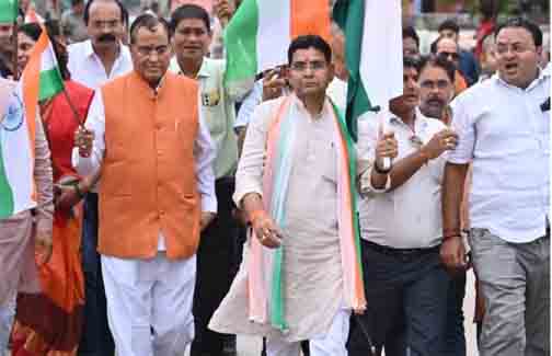 तिरंगा सिर्फ एक कपड़ा नहीं, हमारी संप्रभुता का प्रतीक, शहीदों के बलिदान को रखें अमर- टंक राम वर्मा तिरंगा सिर्फ एक कपड़ा नहीं, हमारी संप्रभुता का प्रतीक, शहीदों के बलिदान को रखें अमर- टंक राम वर्मा