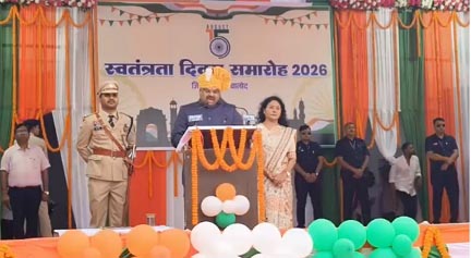 स्कूली शिक्षा मंत्री यादव ने ध्वजारोहण कर परेड की सलामी ली स्कूली शिक्षा मंत्री यादव ने ध्वजारोहण कर परेड की सलामी ली