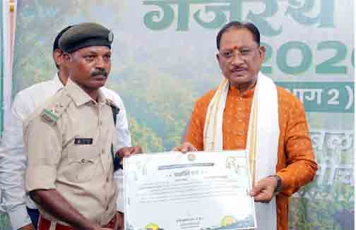 मानव-हाथी सह-अस्तित्व की दिशा में जशपुर की अभिनव पहल ‘गजरथ यात्रा’ को मिली नई पहचान मानव-हाथी सह-अस्तित्व की दिशा में जशपुर की अभिनव पहल ‘गजरथ यात्रा’ को मिली नई पहचान