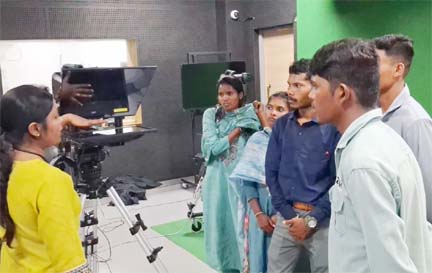 सकारात्मक और निष्पक्ष पत्रकारिता से गढ़ें नया समाज: कुलपति सकारात्मक और निष्पक्ष पत्रकारिता से गढ़ें नया समाज: कुलपति