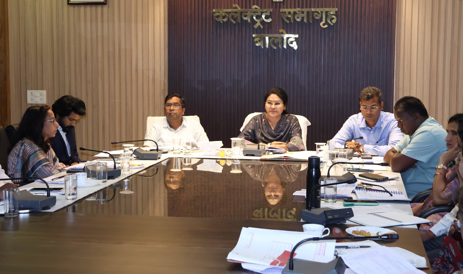 सीएम हेल्पलाइन के लंबित आवेदनों का प्राथमिकता से निराकरण करें: कलेक्टर सीएम हेल्पलाइन के लंबित आवेदनों का प्राथमिकता से निराकरण करें: कलेक्टर