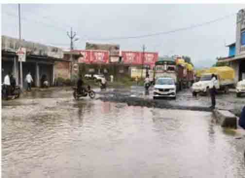 अंबिकापुर के सड़क की वायरल वीडियो का मुख्यमंत्री ने लिया संज्ञान अंबिकापुर के सड़क की वायरल वीडियो का मुख्यमंत्री ने लिया संज्ञान