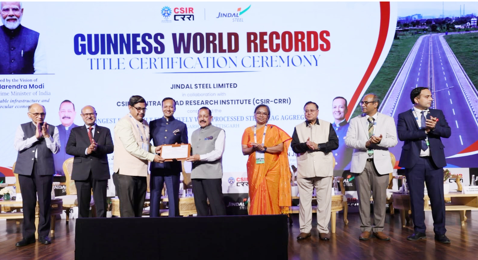 दुनिया की सबसे लंबी स्टील स्लैग रोड बनाकर जिंदल स्टील ने रचा इतिहास, बना गिनीज रिकॉर्ड दुनिया की सबसे लंबी स्टील स्लैग रोड बनाकर जिंदल स्टील ने रचा इतिहास, बना गिनीज रिकॉर्ड