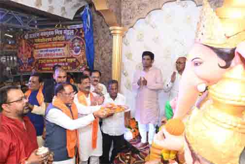 117 वर्षों से चली आ रही गणेशोत्सव की परंपरा में शामिल हुए मुख्यमंत्री विष्णु देव साय 117 वर्षों से चली आ रही गणेशोत्सव की परंपरा में शामिल हुए मुख्यमंत्री विष्णु देव साय