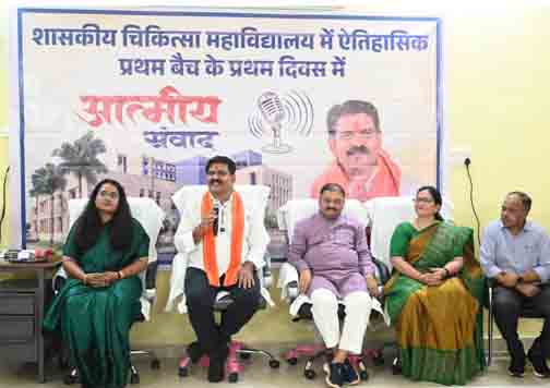 डॉक्टर बनना मंजिल नहीं, समाज की सेवा करना असली लक्ष्य - उप मुख्यमंत्री विजय शर्मा डॉक्टर बनना मंजिल नहीं, समाज की सेवा करना असली लक्ष्य - उप मुख्यमंत्री विजय शर्मा