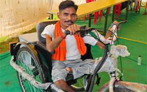 दिव्यांगजन सहयोग कार्यक्रम में बैटरी चलित ट्राइसाइकिल पाकर प्रसन्नचित हुए जीवनलाल दिव्यांगजन सहयोग कार्यक्रम में बैटरी चलित ट्राइसाइकिल पाकर प्रसन्नचित हुए जीवनलाल