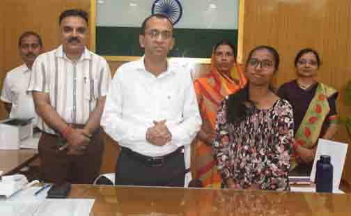 मुख्यमंत्री विष्णु देव साय की संवेदनशील पहल से पूजा के डॉक्टर बनने के सपने को मिला संबल मुख्यमंत्री विष्णु देव साय की संवेदनशील पहल से पूजा के डॉक्टर बनने के सपने को मिला संबल