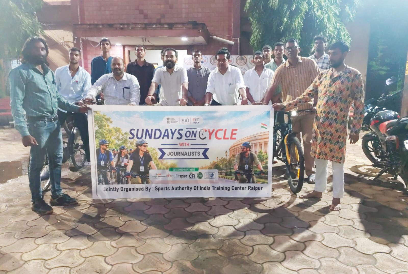 फिट इंडिया अभियान में रायपुर प्रेस क्लब की पहल, साइकिल पर निकले पत्रकार फिट इंडिया अभियान में रायपुर प्रेस क्लब की पहल, साइकिल पर निकले पत्रकार