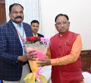 मुख्यमंत्री को पुलिस अधीक्षक (मुख्यमंत्री सुरक्षा) प्रफुल्ल ठाकुर ने दी नववर्ष की शुभकामनाएं