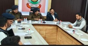 वाहन चालकों की हड़ताल को लेकर प्रशासन ने ली ट्रक-बस एसोसिएशन की बैठक वाहन चालकों की हड़ताल को लेकर प्रशासन ने ली ट्रक-बस एसोसिएशन की बैठक