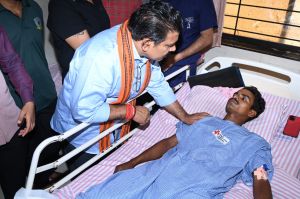 उप मुख्यमंत्री विजय शर्मा घायल जवानों से मिलने पहुंचे हॉस्पिटल उप मुख्यमंत्री विजय शर्मा घायल जवानों से मिलने पहुंचे हॉस्पिटल