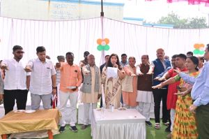 विकसित भारत संकल्प यात्रा शिविर 1501 लोगो ने भरें आवेदन विकसित भारत संकल्प यात्रा शिविर 1501 लोगो ने भरें आवेदन