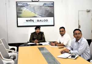 मुख्यमंत्री ने ली ट्रक चालकों की हड़ताल के मद्देनजर वीडियो कान्फ्रेंसिंग के माध्यम से संभाग आयुक्त, आईजी, कलेक्टर एवं एसपी की बैठक मुख्यमंत्री ने ली ट्रक चालकों की हड़ताल के मद्देनजर वीडियो कान्फ्रेंसिंग के माध्यम से संभाग आयुक्त, आईजी, कलेक्टर एवं एसपी की बैठक