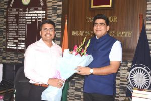 कुणाल दुदावत को कोंडागांव कलेक्टर बनने पर  अवनीश शरण ने बधाई दी 