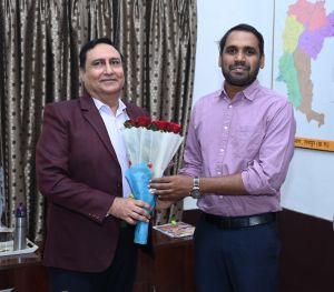  संभागायुक्त डॉ अलंग से निगम आयुक्त  अबिनाश मिश्रा ने की सौजन्य भेंट