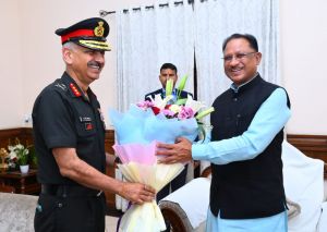  मुख्यमंत्री श्री साय से मध्य भारत क्षेत्र के जनरल आफिसर कमांडिग लेफ्टिनेंट जनरल  पीएस शेखावत ने की मुलाकात