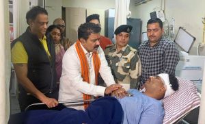 उप मुख्यमंत्री विजय शर्मा घायल जवानों से मिलने पहुंचे हॉस्पिटल उप मुख्यमंत्री विजय शर्मा घायल जवानों से मिलने पहुंचे हॉस्पिटल