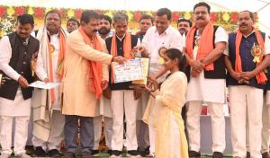 उप मुख्यमंत्री विजय शर्मा धमधा में आयोजित कार्यक्रम में बतौर मुख्य अतिथि हुए शामिल उप मुख्यमंत्री विजय शर्मा धमधा में आयोजित कार्यक्रम में बतौर मुख्य अतिथि हुए शामिल