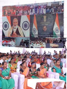 आदिवासी बाहुल्य क्षेत्र के निवासियों को शासन की योजनाओं का लाभ मिलता देखकर मिलती है संतुष्टि: प्रधानमंत्री श्री मोदी आदिवासी बाहुल्य क्षेत्र के निवासियों को शासन की योजनाओं का लाभ मिलता देखकर मिलती है संतुष्टि: प्रधानमंत्री श्री मोदी