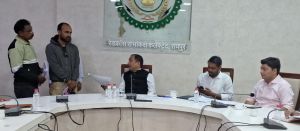 कलेक्टर डॉ सिंह के पहले जनचौपाल में विवेक सहित उनकी पत्नी को मिला नौकरी का प्रस्ताव