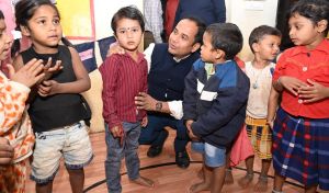 कलेक्टर ने किया आंगनबाड़ी और स्वास्थ्य केंद्रों का निरीक्षण कलेक्टर ने किया आंगनबाड़ी और स्वास्थ्य केंद्रों का निरीक्षण