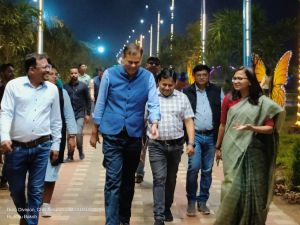 संभागायुक्त और कलेक्टर ने किया माधो वाटिका (ठगड़ा बांध) का अवलोकन संभागायुक्त और कलेक्टर ने किया माधो वाटिका (ठगड़ा बांध) का अवलोकन