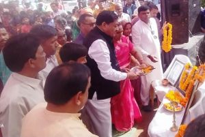  मंत्री श्री बघेल नांदघाट विकसित भारत संकल्प यात्रा अभियान में शामिल हुए 