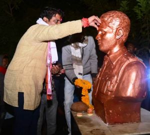 वीर सपूतों और शहीदों से हमें मिलती है देश के लिए मर-मिटने की प्रेरणा : उप मुख्यमंत्री विजय शर्मा वीर सपूतों और शहीदों से हमें मिलती है देश के लिए मर-मिटने की प्रेरणा : उप मुख्यमंत्री विजय शर्मा