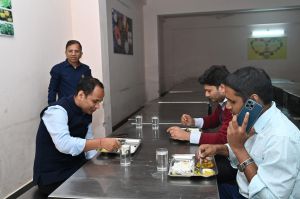  कलेक्टर पहुंचे प्रयास बालक-बालिका आवासीय विद्यालय