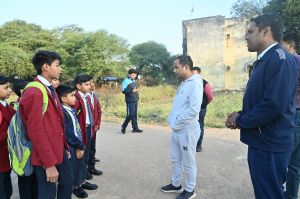 कलेक्टर डॉ. गौरव कुमार सिंह अचानक पहुंचे नवोदय विद्यालय