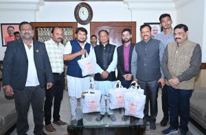  मुख्यमंत्री से मारवाड़ी युवा मंच के सदस्यों ने की मुलाकात