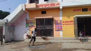 स्वच्छ तीर्थ अभियान के तहत शहर के धार्मिक स्थलों में निगम का स्वच्छता अभियान स्वच्छ तीर्थ अभियान के तहत शहर के धार्मिक स्थलों में निगम का स्वच्छता अभियान