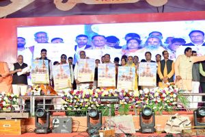 हम सबके राम कॉफी टेबल बुक और रामो विग्रहवान धर्म : कैलेंडर का मुख्यमंत्री श्री विष्णुदेव साय ने किया विमोचन