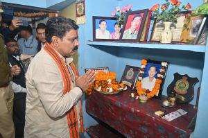  गणतंत्र दिवस के राज्य स्तरीय कार्यक्रम के लिए उपमुख्यमंत्री विजय शर्मा ने शहीद परिवार को दिया निमंत्रण