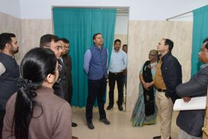 संभागायुक्त  ने पेण्ड्री स्थित शासकीय मेडिकल कालेज का निरीक्षण कर व्यवस्थाओं का लिया जायजा