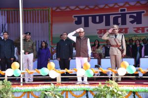  केबिनेट मंत्री लखन लाल देवांगन ने किया ध्वजारोहण