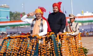 पर्यटन एवं संस्कृति मंत्री बृजमोहन अग्रवाल ने महासमुंद में फहराया राष्ट्रीय ध्वज