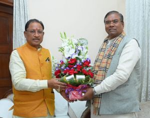 मुख्यमंत्री श्री साय से केन्द्रीय मंत्री फग्गन सिंह कुलस्ते ने की सौजन्य मुलाकात मुख्यमंत्री श्री विष्णु देव साय मुख्यमंत्री श्री साय से केन्द्रीय मंत्री फग्गन सिंह कुलस्ते ने की सौजन्य मुलाकात मुख्यमंत्री श्री विष्णु देव साय