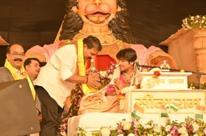 महंत धीरेंद्र शास्त्री जी का आशीर्वाद और मार्गदर्शन हम प्रदेशवासियों को मिलता रहे: उप मुख्यमंत्री विजय शर्मा महंत धीरेंद्र शास्त्री जी का आशीर्वाद और मार्गदर्शन हम प्रदेशवासियों को मिलता रहे: उप मुख्यमंत्री विजय शर्मा